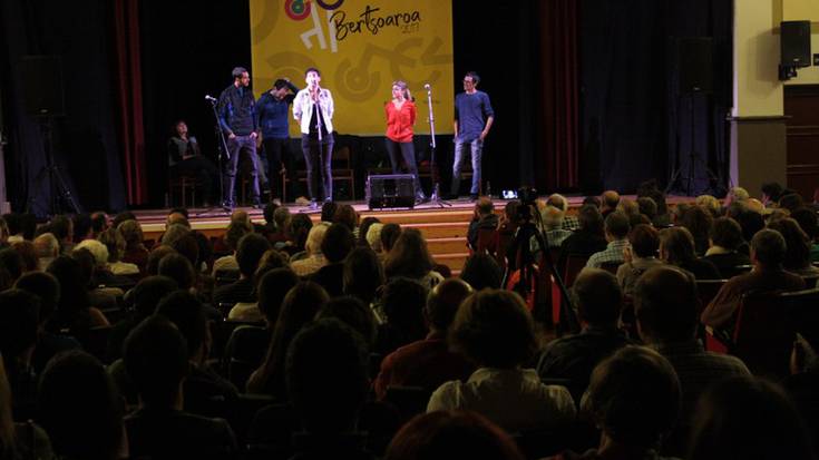 Gaur, bertso saio musikatua