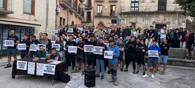 Egun antifaxista antolatu dute Lizarran hamahiru auziperatuekin elkartasunez