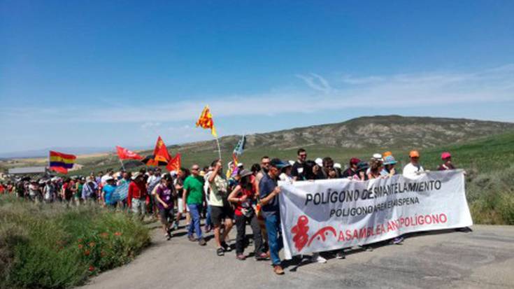 Tiro poligonoaren kontrako martxa, enegarrenez