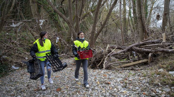 400 lagun inguruk parte hartu dute mankomunitateak Arga eta Ultzama ibaiak garbitzeko deituriko auzolanetan
