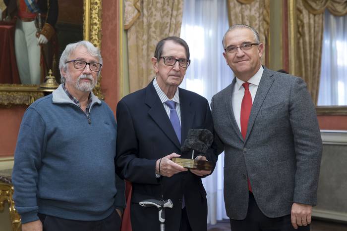 Gabriel Inbuluzketa kazetariak jaso du 2019ko Txondorra-egur ikatza saria