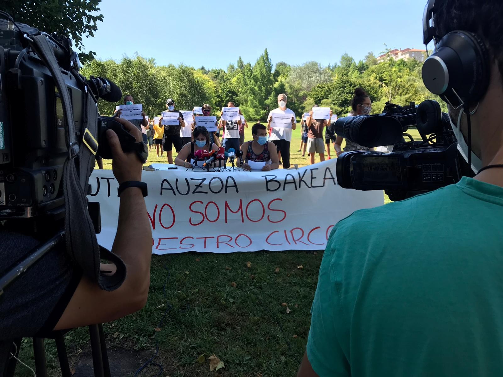 “Ikuskizun mediatikoa eta kriminalizazioa” salatu dute Mendillorriko gazte eta auzolagunek