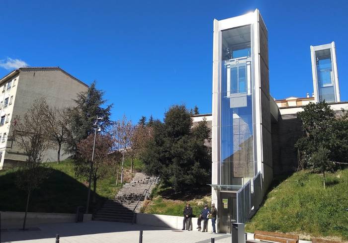 Etxabakoizko igogailuaren matxurengatik azalpenak eskatuko ditu Iruñeko Udalak