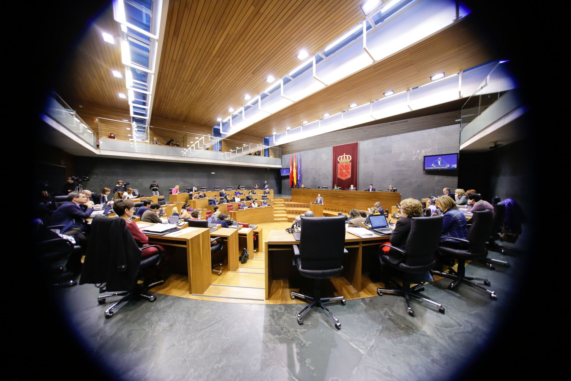 50.415 euroko soldata dute parlamentariek dedikazio esklusiboko kargu badira