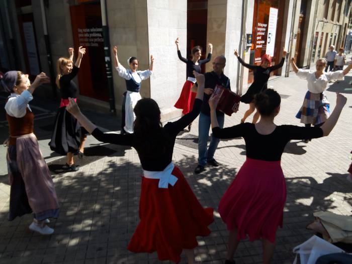 Korrontzi: Aita Mari