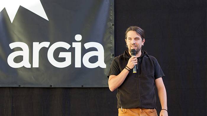 Nafarroako Parlamentuak babesa eman dio Axier Lopez kazetariari eta Argia-ri