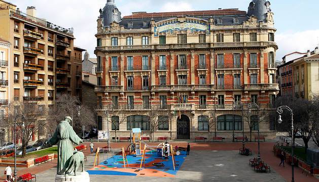 San Frantzisko liburutegiko langile eta liburu faltagatik kezka adieraziko diote auzotarrek udalari