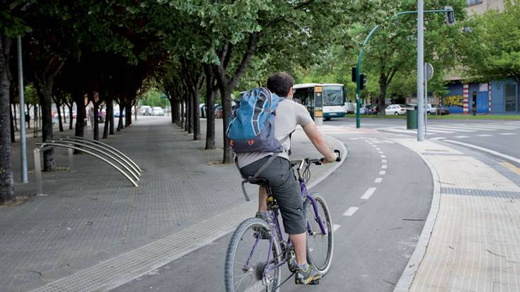 8-80 plataformak Arartekora jo du mugikortasun alorrean Udalaren isiltasuna salatzeko