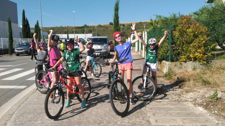 Patxi Larrainzar ikastetxetik Mediterraneora bizikletaz, elkartasunak bultzaturik