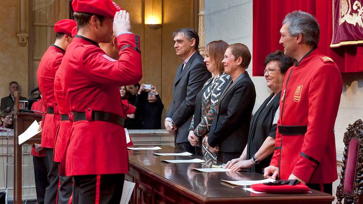 Dimisioa aurkeztu dute Foruzaingoko 30 buruk