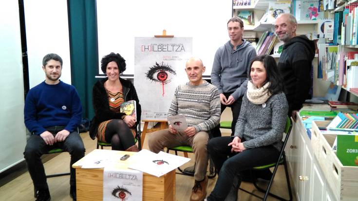 (H)ilbeltzak jasoko du Zaldiko Maldikok emandako 'Lamien urrezko orrazia'