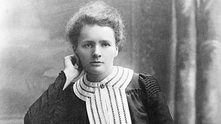 Bakarne Atxukarro: "Bi nobel sari jaso dituen lehenego pertsona izan zen Marie Curie"