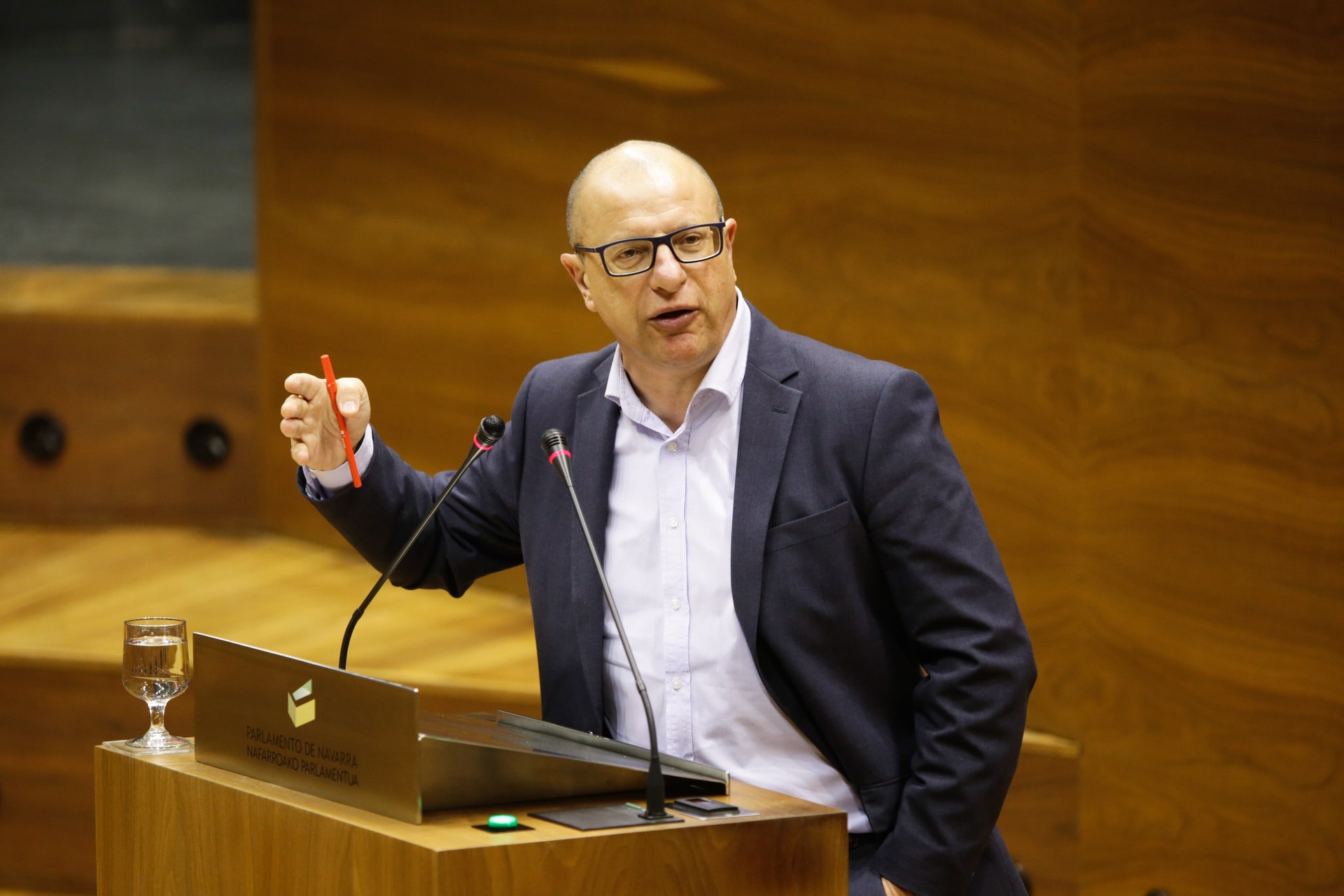 Navarra Suma, Geroa Bai eta EH Bildu, Gimenoren kudeaketarekin kritiko