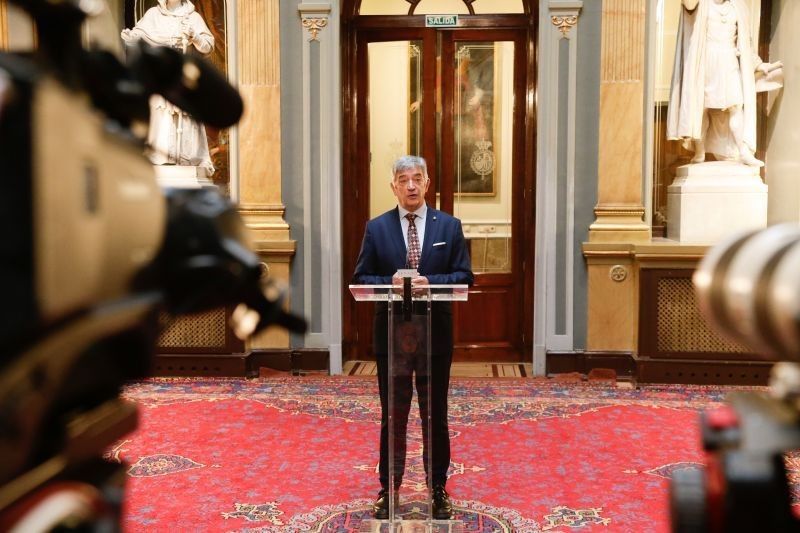 Sexu bihurketarako pseudoterapiak egiten dituztenen aurkako zigor penalak aztertzea proposatu du Koldo Martinezek
