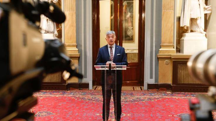 Sakabanaketa bertan behera utziko duen galdetu dio Koldo Martinezek Espainiako Gobernuari