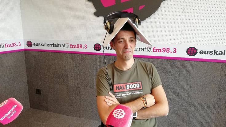 Aitor Zandueta: "Internet espazio librea baino, gu kontrolatzeko gunea da"