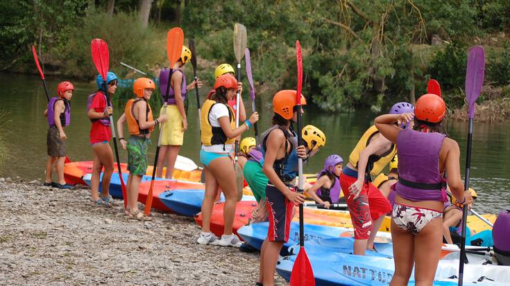 Piraguismo, ibai jaitsiera eta eskimotaje ikastaroetan izena emateko epea, zabalik