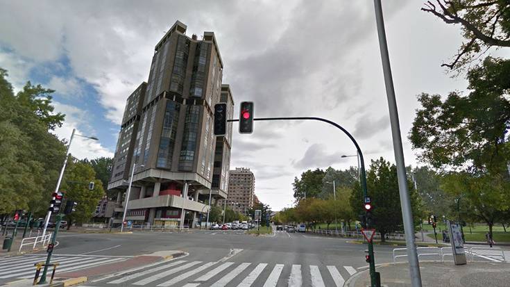 Pio XII.aren eta Armadaren etorbideen bidegurutzean biribilgune bat eraikitzea aztertuko du udalak