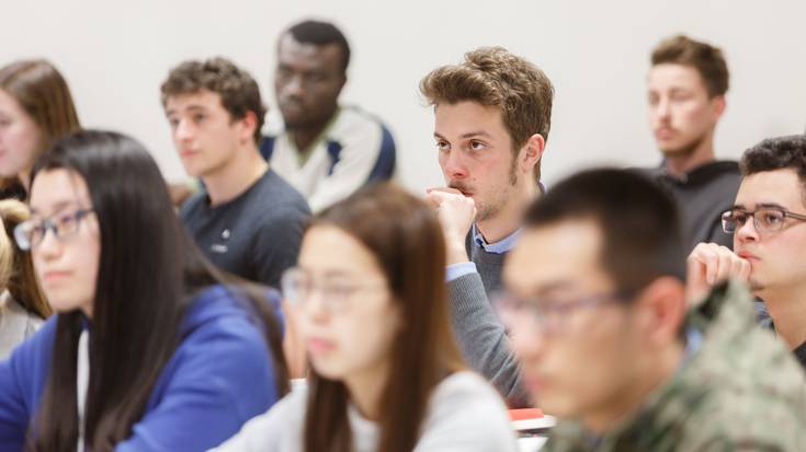 NUPek gradu eskaintza indartu du nazioarteko beste sei gaztelera-ingelesa programa elebidunekin 