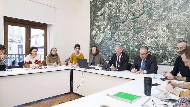 Iruñeko oposizioak Frankismoak errepresaliatutako emakumeei Iruñeko zortzi kale eskaintzeko proposatu du