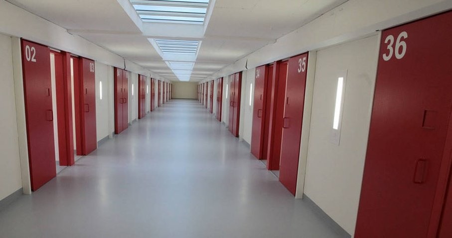 Salhaketak kexa aurkeztu du, koronabirusagatik espetxeetako bisitak bertan behera utzi dituztela eta