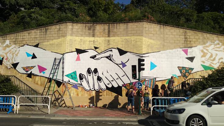 Errefuxiatuen alde, koloreak eta musika