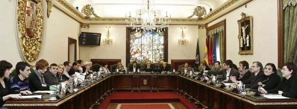 Iruñeko zinegotzien soldata jaisteko proposamena aztertuko dute ostiralean