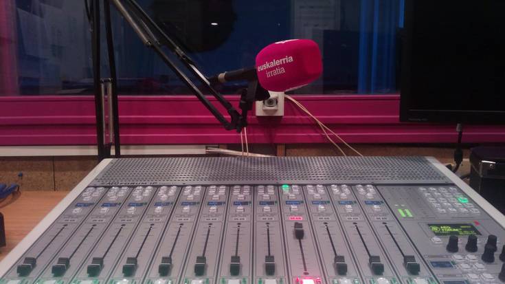 Mahai berria prest izanen da Euskalerria irratian eguerdirako