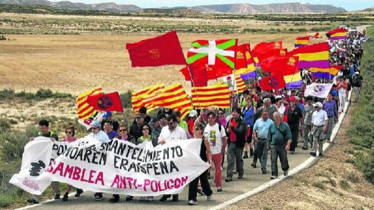 Bardeako tiro poligonoa deusezteko egutegia finkatu nahi du Tiro Poligonoaren Aurkako plataformak