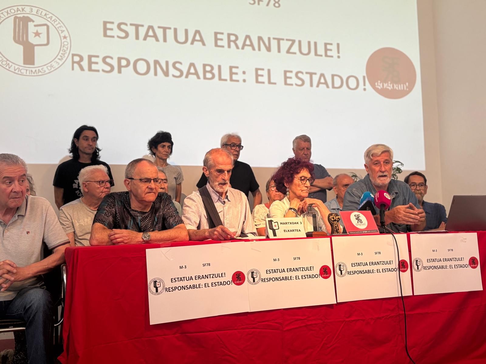 Iruñeko eta Gasteizko gertakarien gaineko erantzukizuna aitor dezala eskatu diote Espainiako Gobernuari