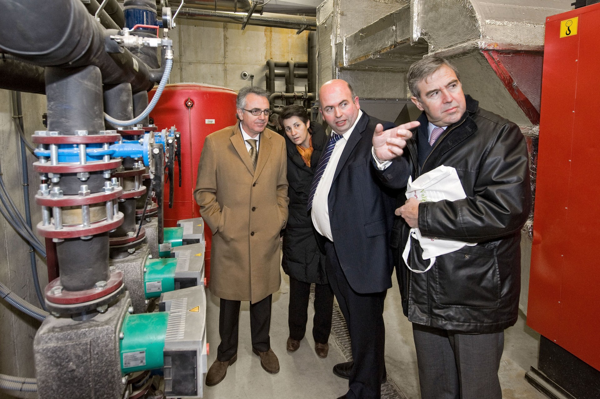 Ultzamako alkate ohiak ez du azalpenik eman biogas planta ikertzen duen batzordean