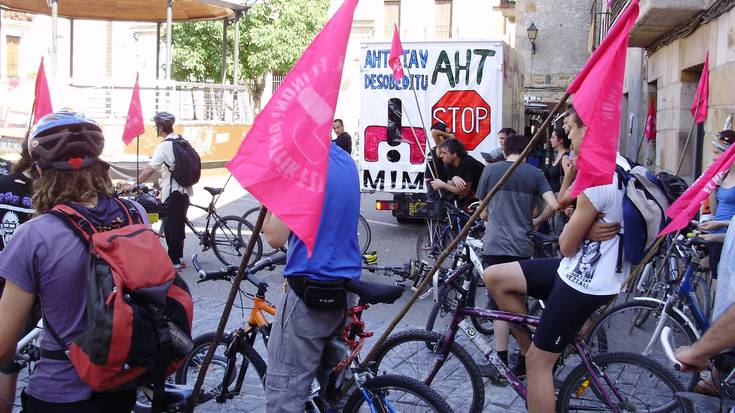 Bizikletaz eginen dute AHTren aurkako protesta