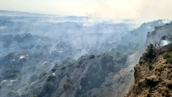 Eguaras barrutiko sutea, "egonkorturik", baina ez "kontrolpean"