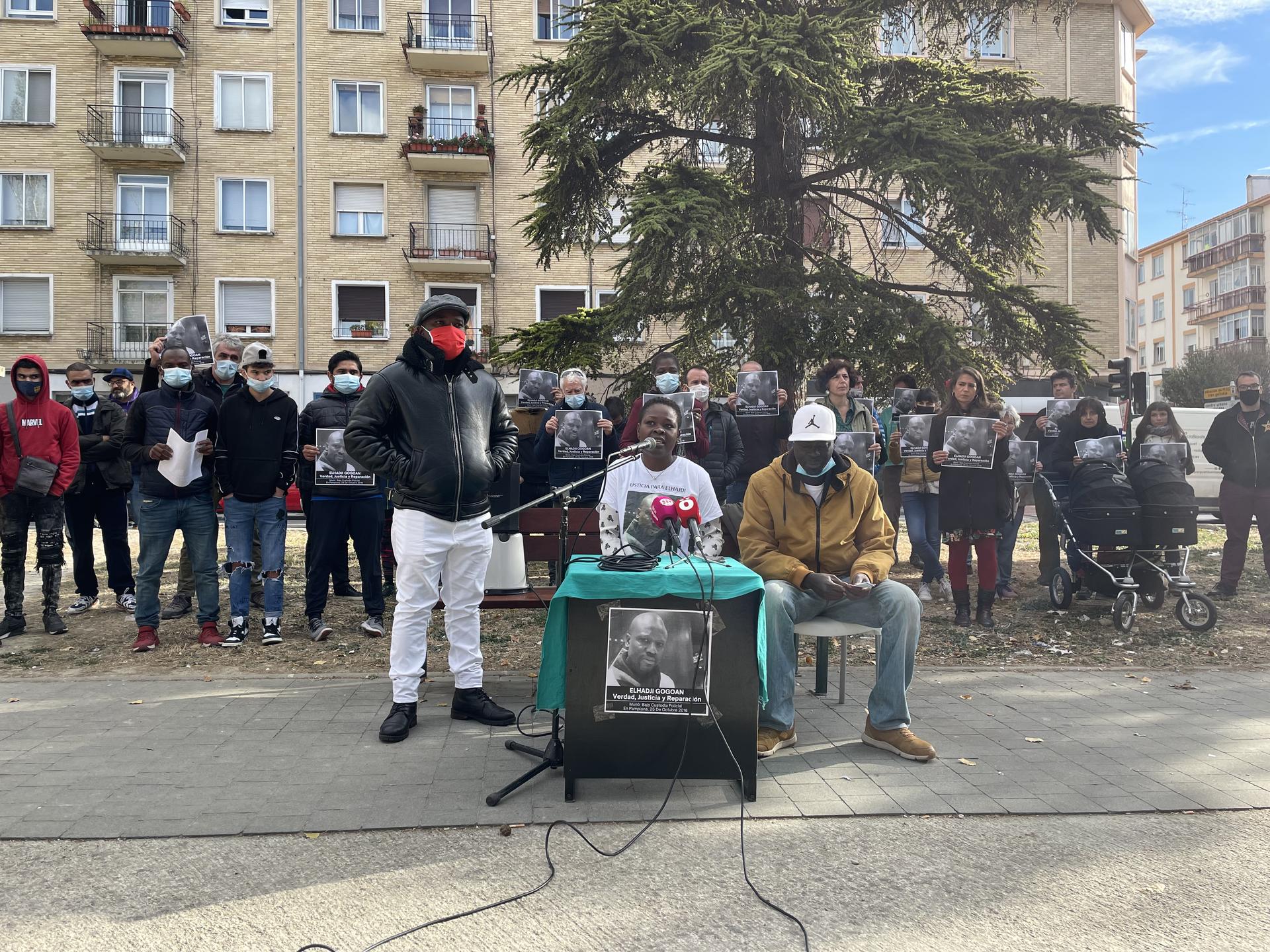 Elhadi Ndiaye gogoratu dute Arrotxapean bere heriotzaren 5. urteurrenean