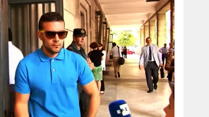 Indarkeriaz lapurreta egin zuen sanferminetako bortxatzaileetako bat absolbitu egin du epaileak