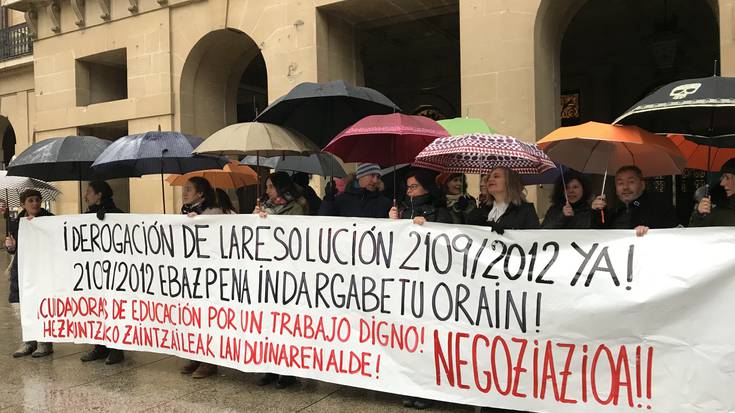 Eskola zaintzaileak protestan lan baldintza duinen alde