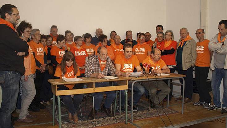 Politikariei konpromisoa eskatu diete auzipetuen gurasoek