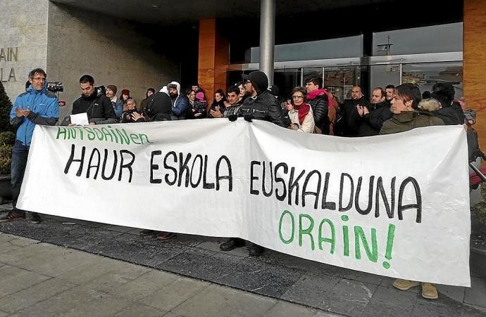 Antsoaingo haur eskolak hezitzaile elebidunen lan deialdia behar du orain
