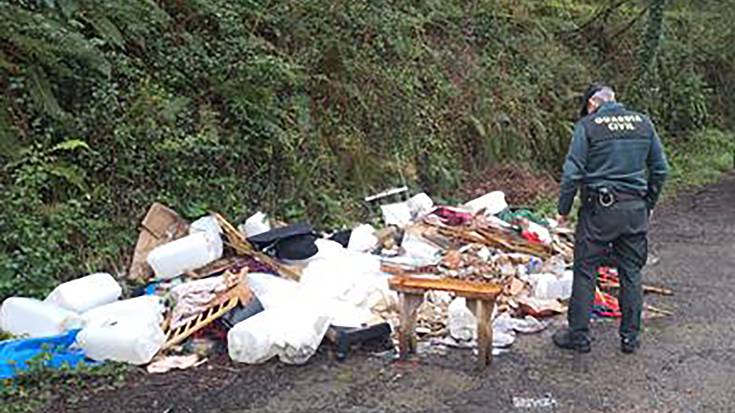 Araxes ibaiaren inguruan zabor isurketa bat egin duen enpresa aurkitu dute