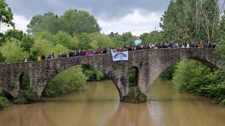 Euskarak zubi izaten segi dezan argazki sorta eratu du Sorionekuak