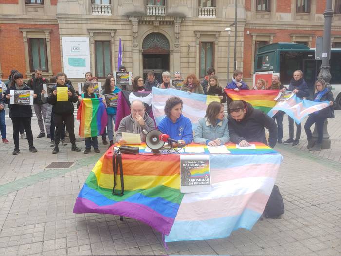 LGTBI+ kolektiboek eta langileek "murrizketak" salatu dituzte Nafarroako Gobernuaren zerbitzuan