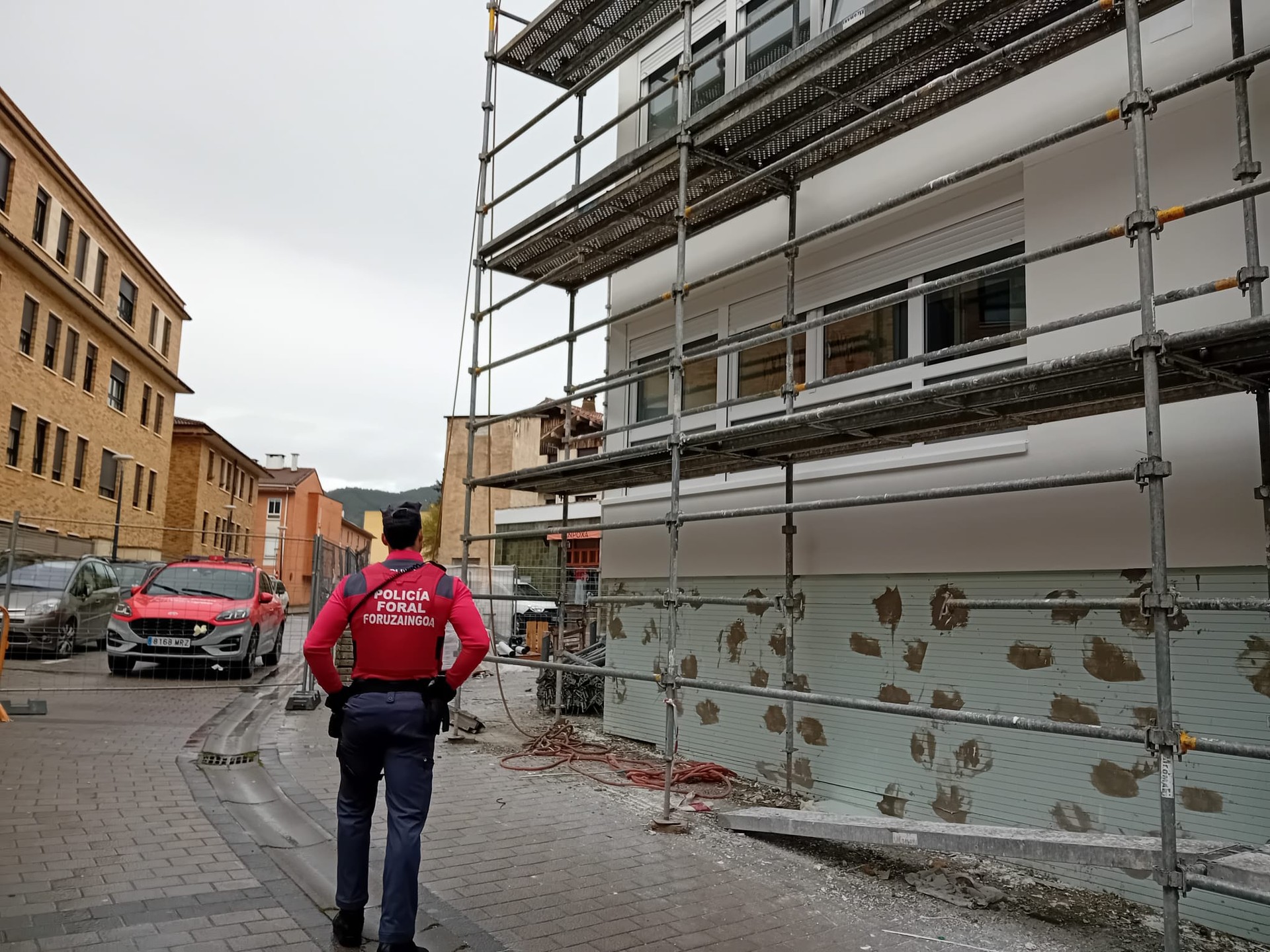 Langile bat hil da Agoitzen, 10 metro inguruko altueratik erorita