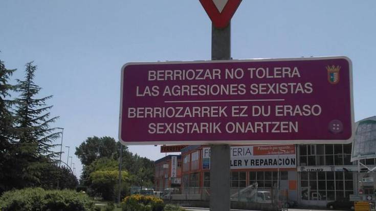 Eraso sexisten kontrako kartelak jarriko ditu Iruñeko Udalak