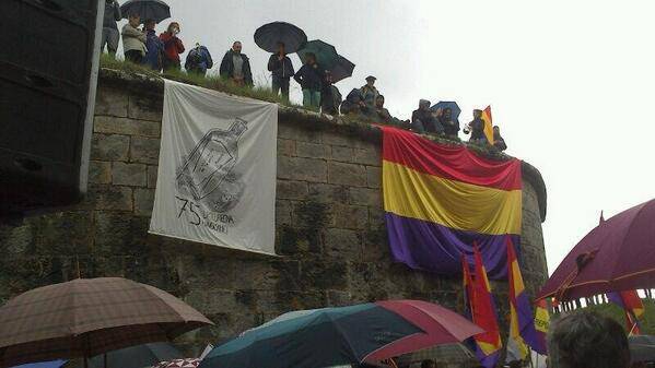 Ezkaban hildako 298 kideren senitartekoak bilatzeko, Europara babes eske