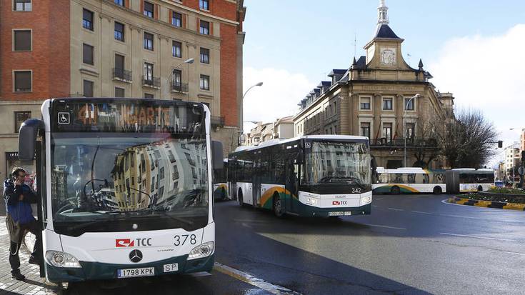 84.000 maskara banatzen hasi dira Nafarroako garraio publikoaren erabiltzaileen artean