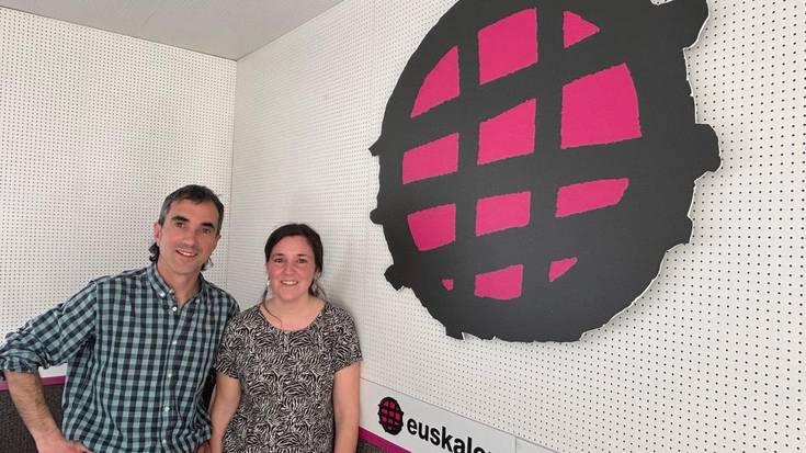 Jabier Leoz eta Maitane Urbizu: “Mugaren bi aldeetako emakumeen istorioak kontatu eta kantatuko ditugu”