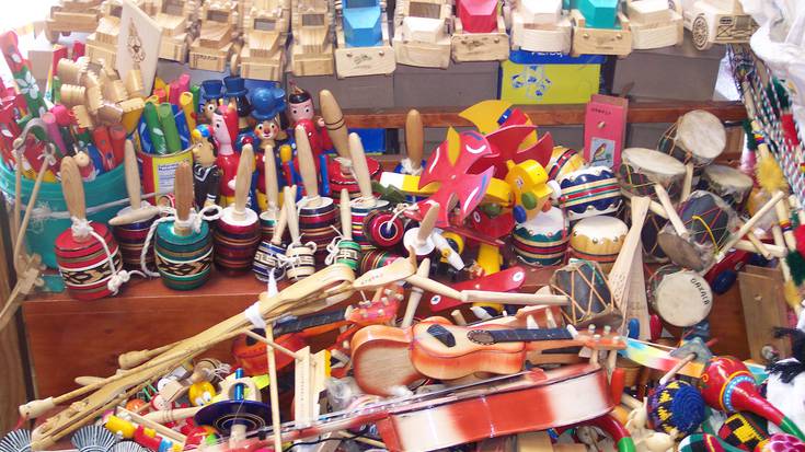 Jostailu berdinek 30 euroko aldea izan dezakete dendaren arabera