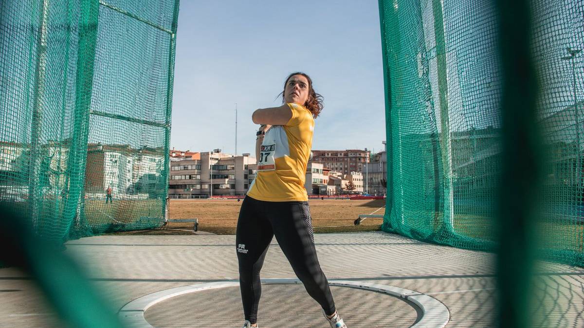 Nerea Ibinaga: “Buruak blokeatu egin ahal zaitu jaurtiketak egiterakoan, eta hori asko landu behar da”