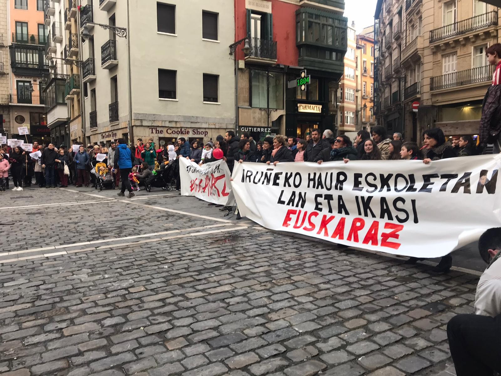 Udalaren eta gobernuaren inplikazioa eskatu du HE Gurasoak, euskarazko haur eskoletarako irtenbideak bilatzeko