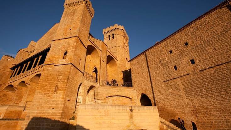 Zangozak, Tafallak eta Uxuek eremu ez-euskaldunetik mistora pasatzea eskatu dute